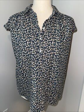 Ann Taylor Navy and Cream Floral Cap-Sleeve Button Front Top